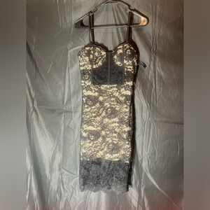 NWT Short sleeveless black lace illusion dress size large privy brand